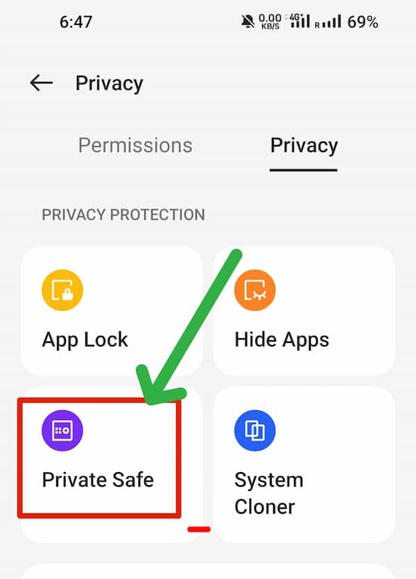 यहां पर private safe का एक option मिलता है इस पर क्लिक करें