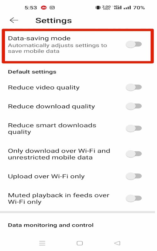 Automatically adjusts settings to save mobile data 